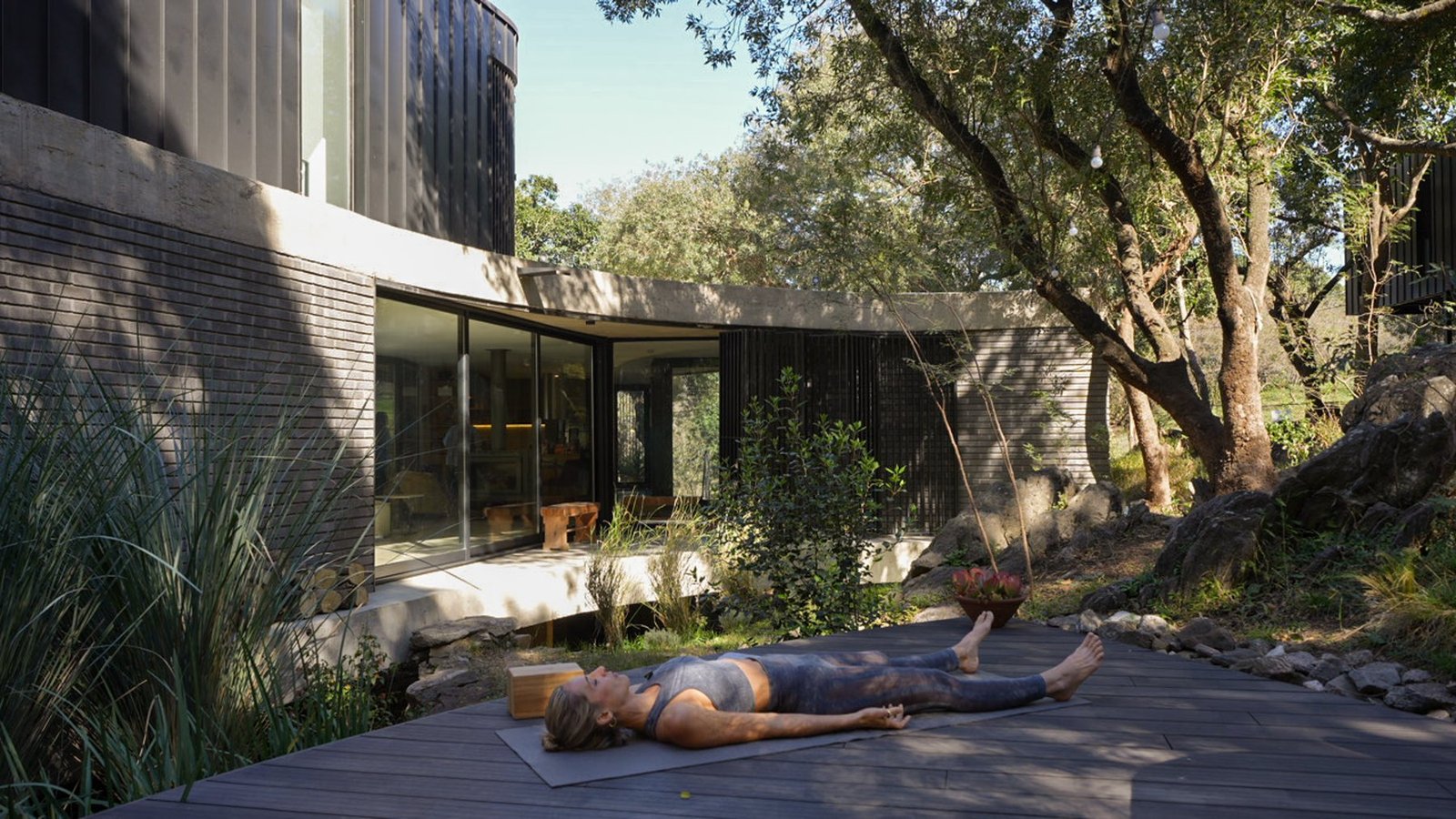 Savasana al aire libre, el descanso del final de la práctica